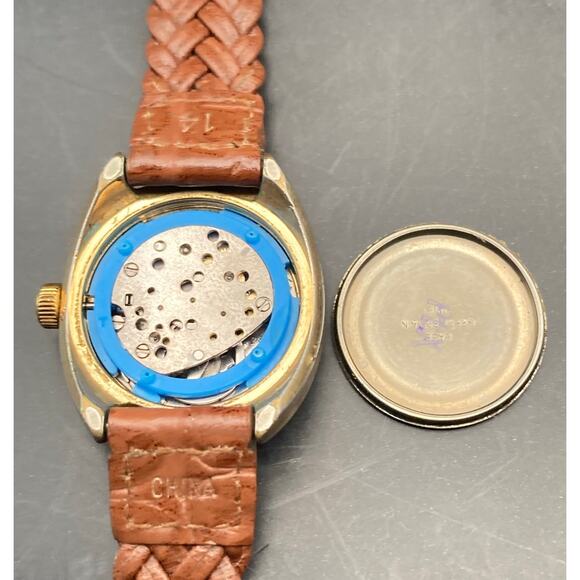 VTG Timex Womens Wind Up Mechanical Watch 28mm with Date Indicator Adjustable - Picture 4 of 11